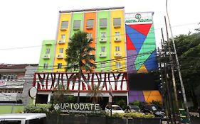 Super Oyo Townhouse Oak Hotel Fiducia Pondok Gede